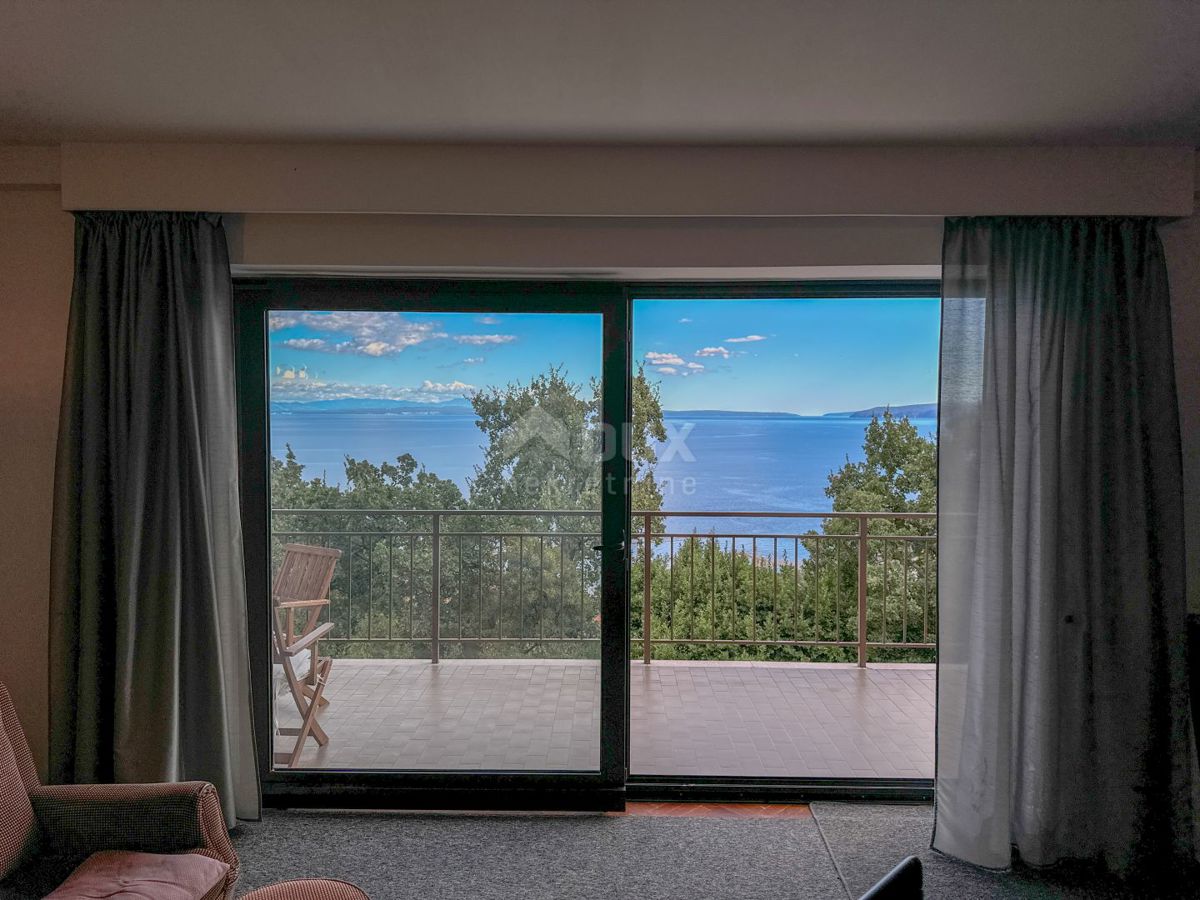 OPATIJA, IČIĆI - casa vicino alla marina di Ičići da ristrutturare, ricco giardino, vista panoramica sul mare, garage