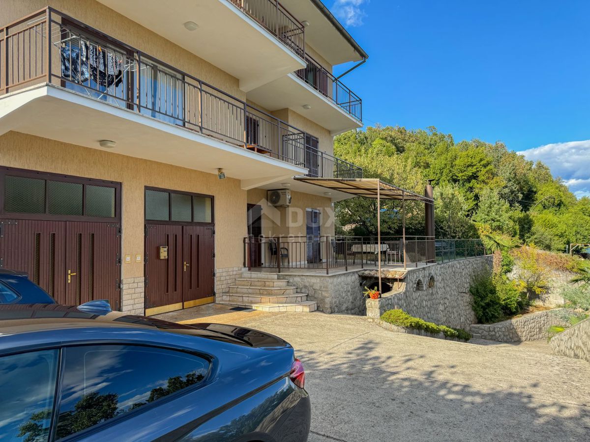 OPATIJA, IČIĆI - casa vicino alla marina di Ičići da ristrutturare, ricco giardino, vista panoramica sul mare, garage