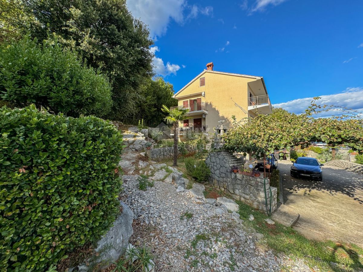 OPATIJA, IČIĆI - casa vicino alla marina di Ičići da ristrutturare, ricco giardino, vista panoramica sul mare, garage