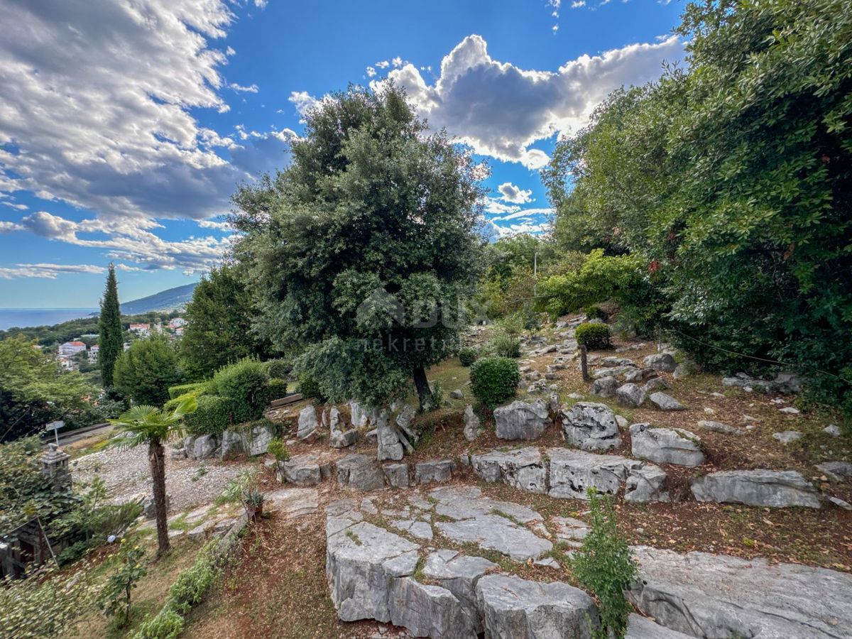 OPATIJA, IČIĆI - casa vicino alla marina di Ičići da ristrutturare, ricco giardino, vista panoramica sul mare, garage