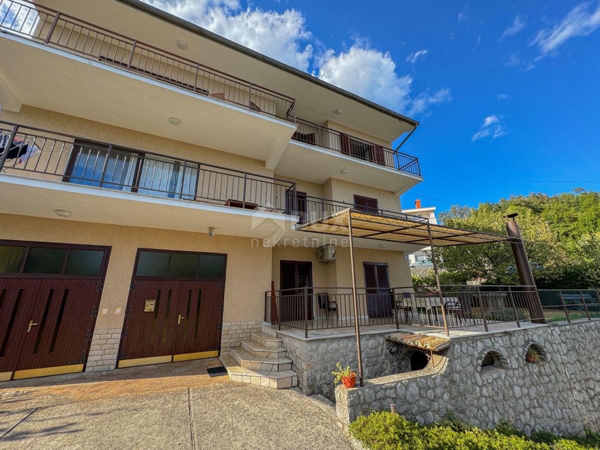 OPATIJA, IČIĆI - casa vicino alla marina di Ičići da ristrutturare, ricco giardino, vista panoramica sul mare, garage