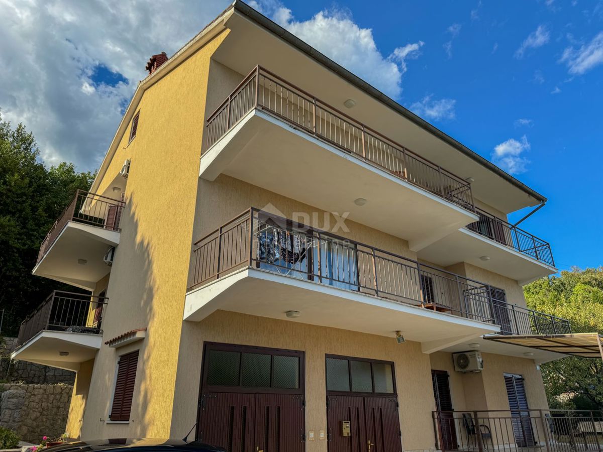 OPATIJA, IČIĆI - casa vicino alla marina di Ičići da ristrutturare, ricco giardino, vista panoramica sul mare, garage