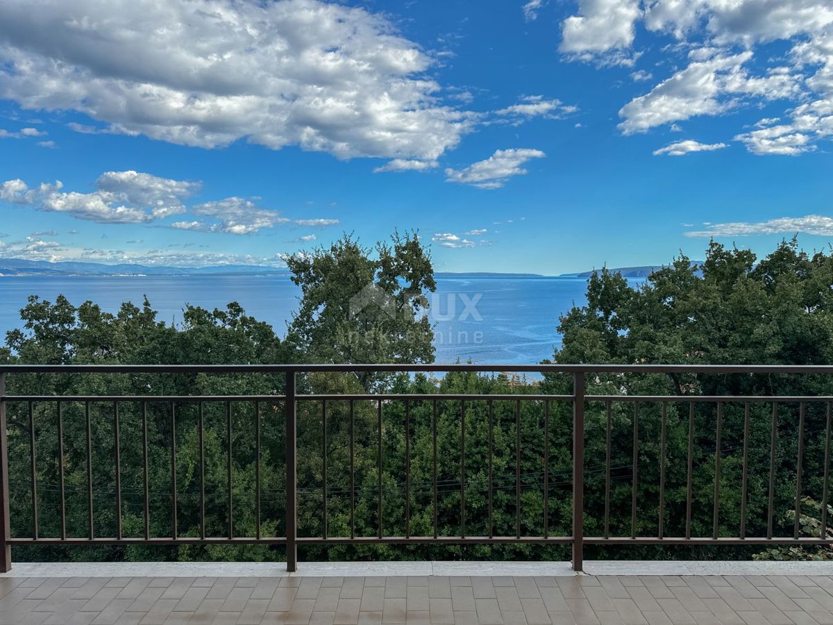 OPATIJA, IČIĆI - casa vicino alla marina di Ičići da ristrutturare, ricco giardino, vista panoramica sul mare, garage