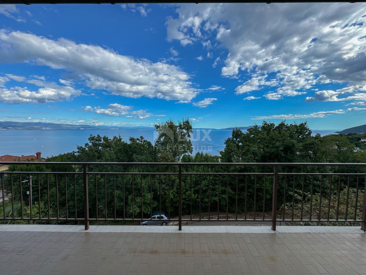 OPATIJA, IČIĆI - casa vicino alla marina di Ičići da ristrutturare, ricco giardino, vista panoramica sul mare, garage