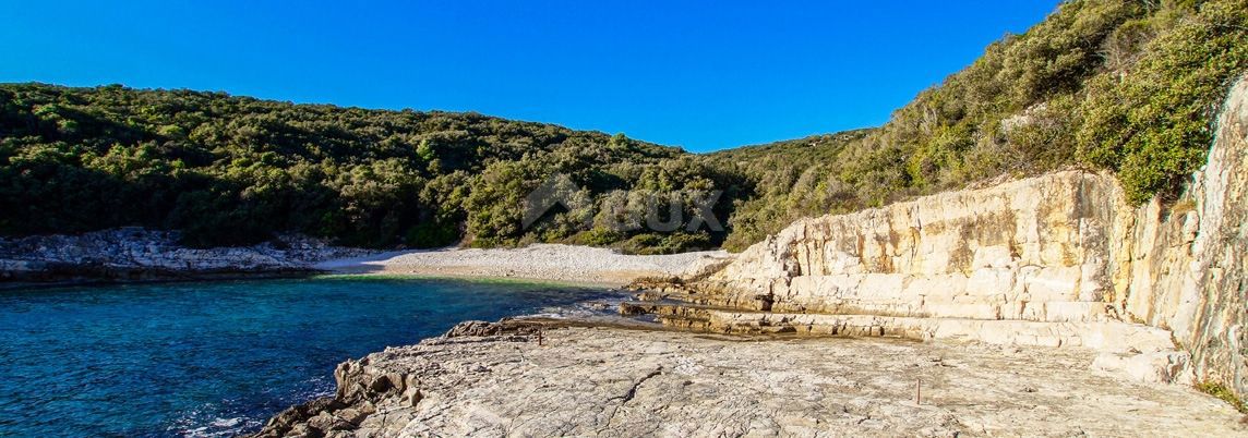 ISTRIA, KAVRAN - Interessante terreno edificabile ideale per la costruzione di una villa/complesso di ville/casa familiare/casa per le vacanze