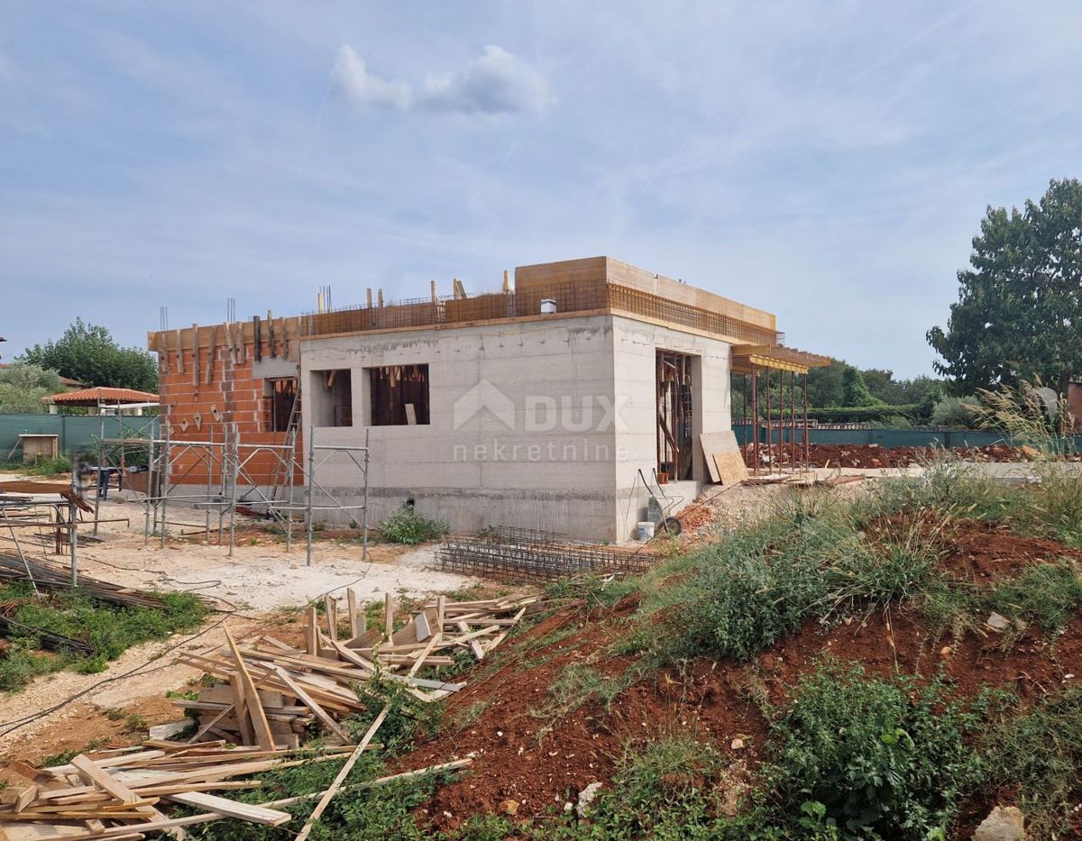 ISTRIA, PARENZO - Casa dal design moderno con piscina