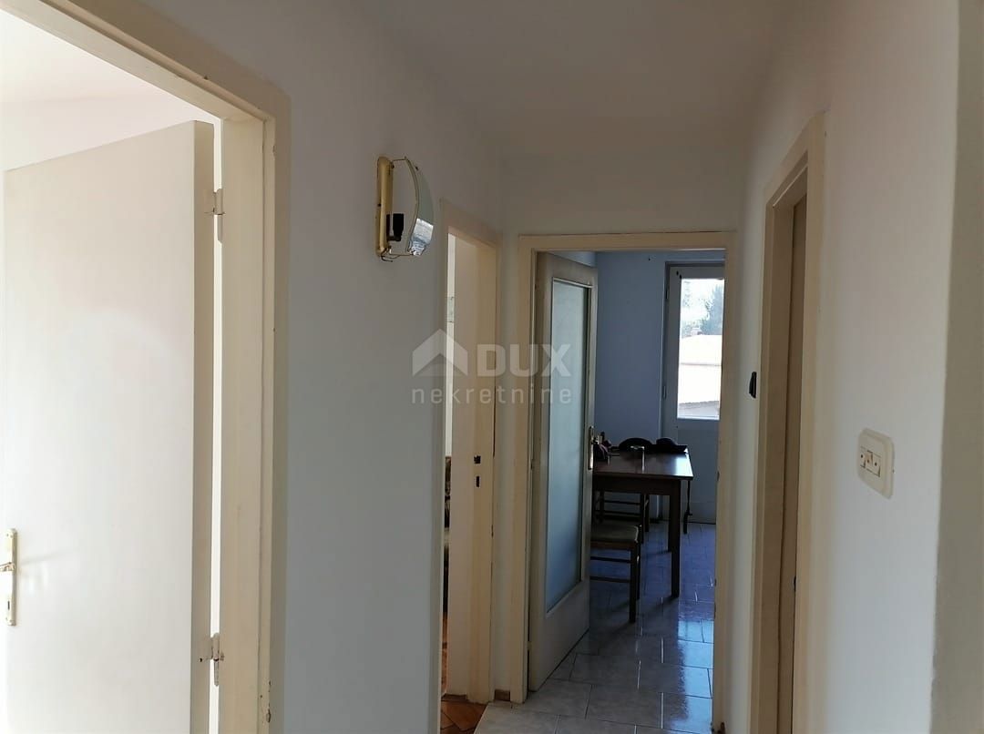 RIJEKA, TURNIĆ - appartamento 64 m2 2 camere da letto + balcone in un'ottima posizione! URGENTEMENTE! OPPORTUNITÀ!