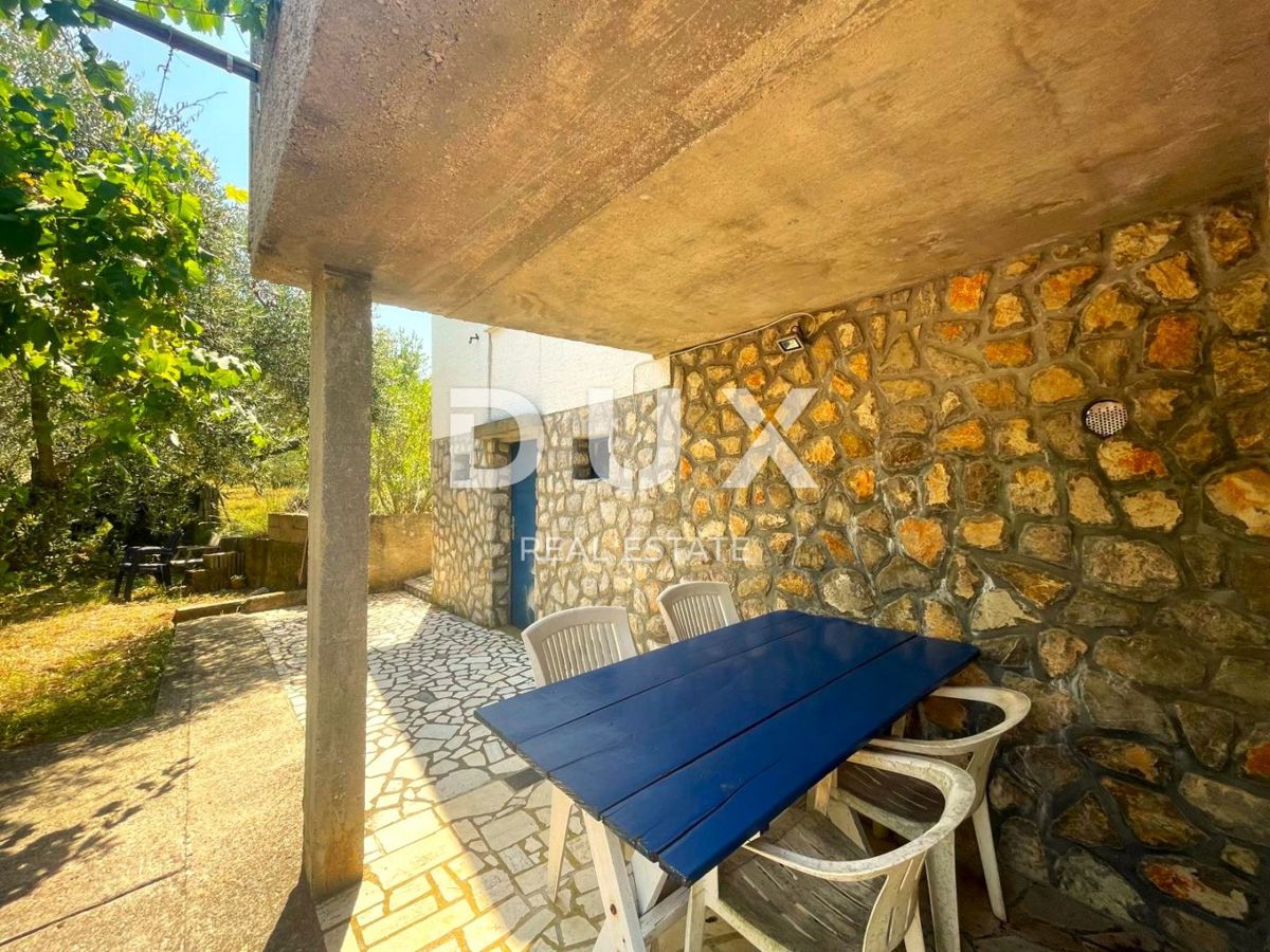 ISOLA DI KRK - Casa isolata, 400 ulivi, 10.000 m2 di terreno!