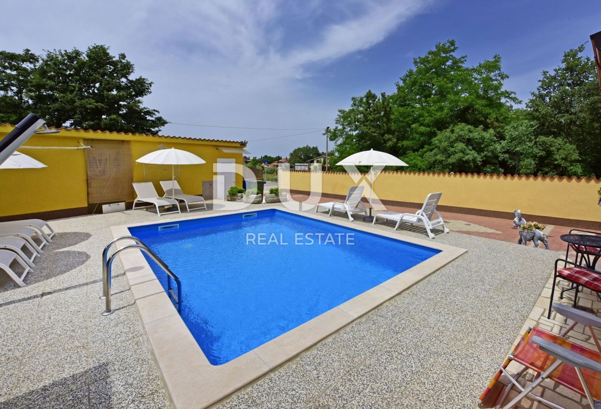 ISTRIA, POREČ - Palazzina con piscina