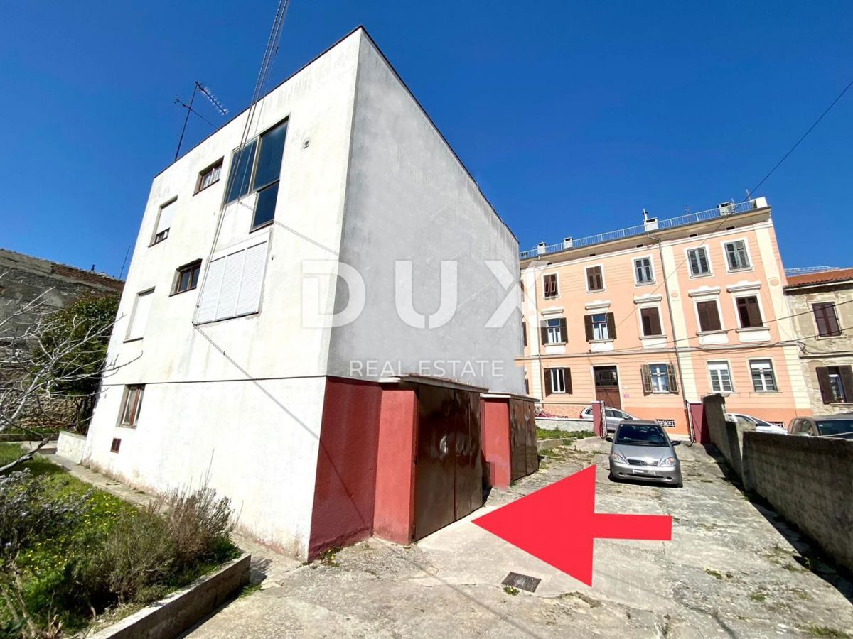 ISTRIA, PULA - Appartamento in centro città con garage