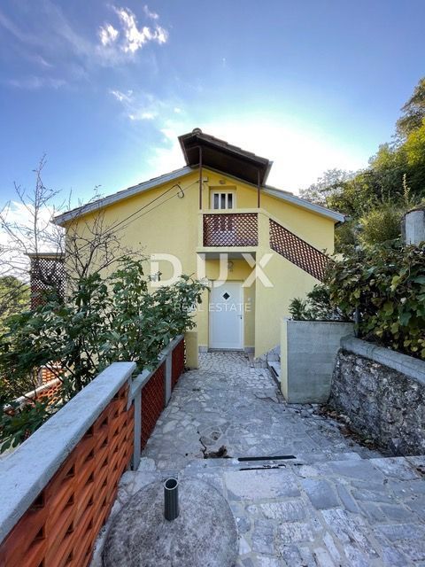 OPATIJA, BRSEČ - casa con tre unità abitative e vista mare