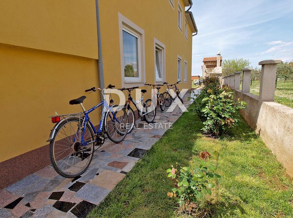 ISTRIA, FAŽANA - Piano di una casa con 4 appartamenti e giardino - 500 m DAL MARE!!