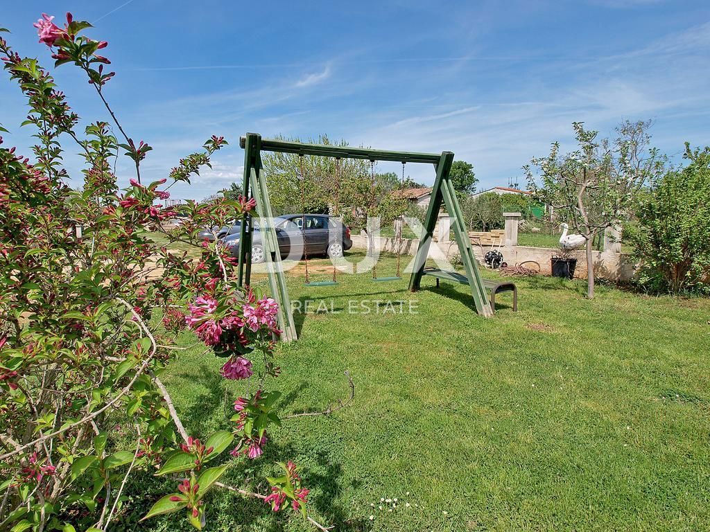 ISTRIA, FAŽANA - Piano di una casa con 4 appartamenti e giardino - 500 m DAL MARE!!