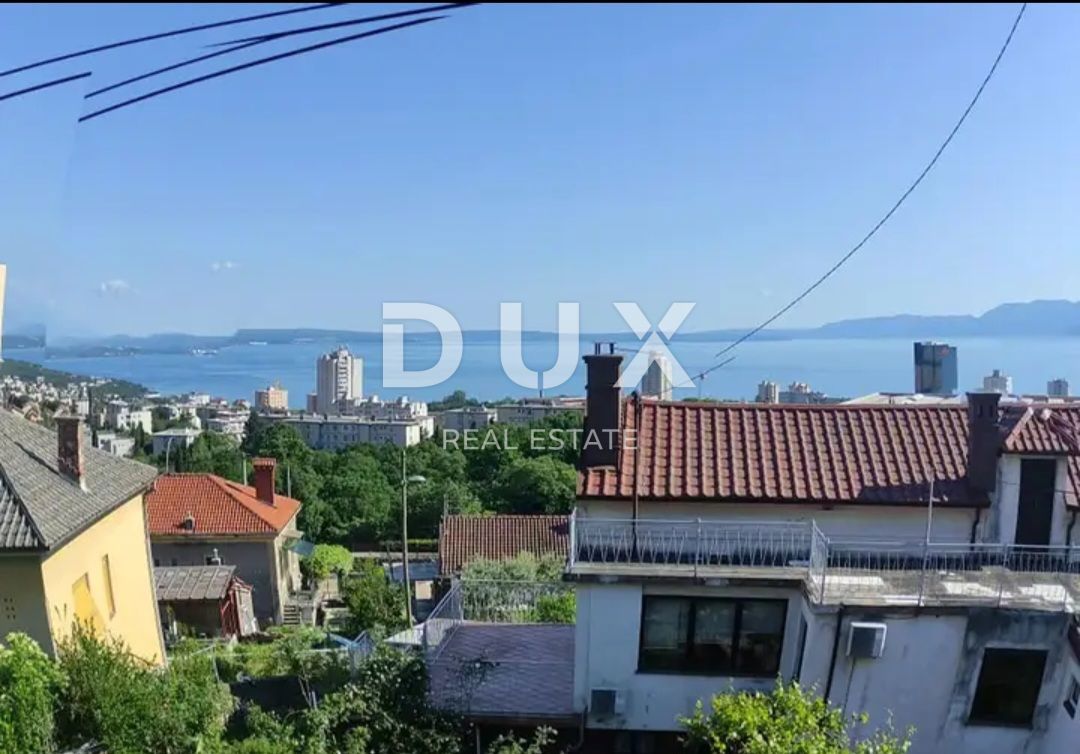 RIJEKA, TRSAT - bel piano con giardino e parcheggio