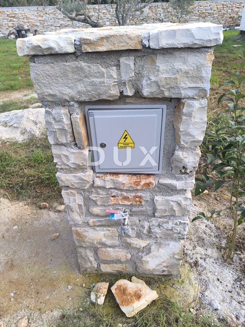 ISTRIA, PEROJ - Casa mobile su terreno edificabile con acqua ed elettricità