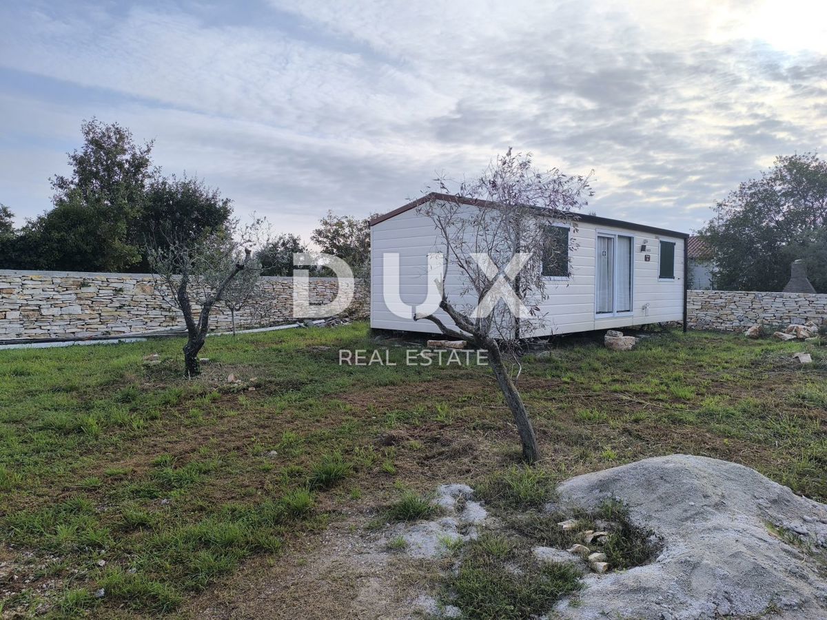 ISTRIA, PEROJ - Casa mobile su terreno edificabile con acqua ed elettricità