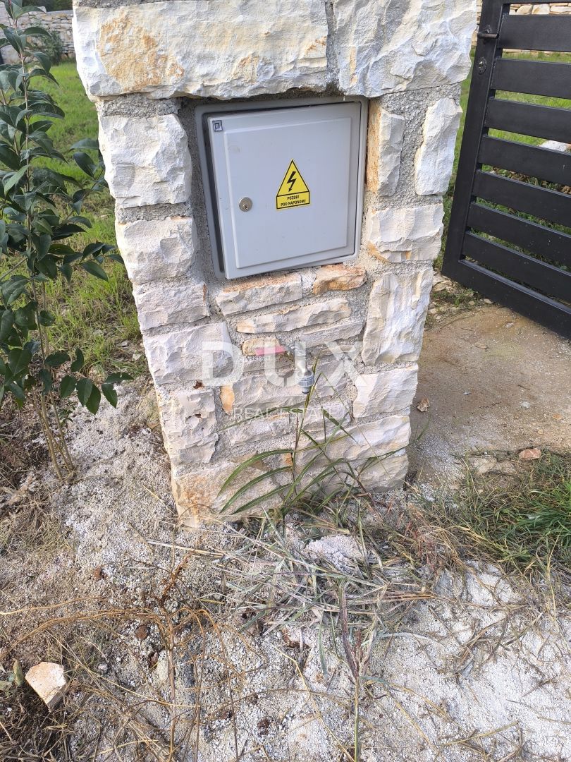 ISTRIA, PEROJ - Casa mobile su terreno edificabile con acqua ed elettricità