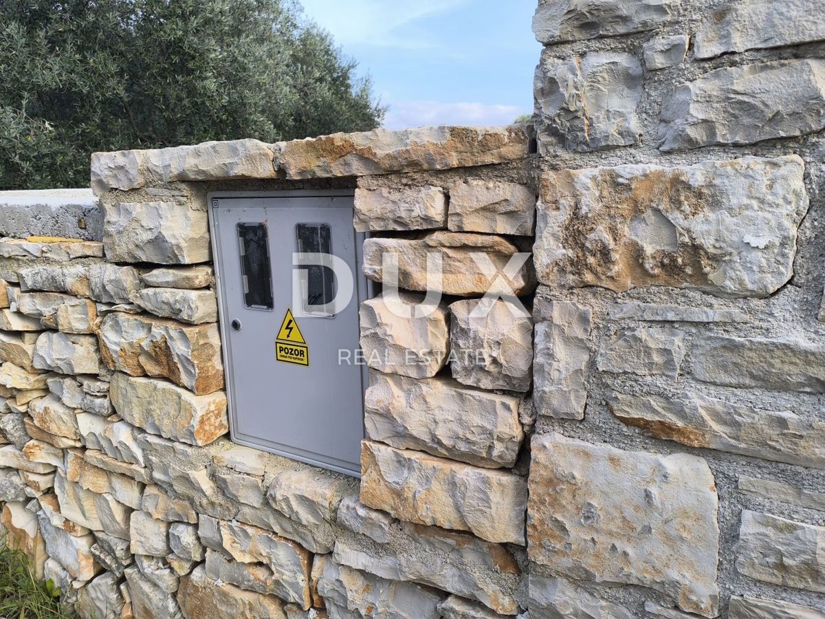 ISTRIA, PEROJ - Casa mobile su terreno edificabile con acqua ed elettricità