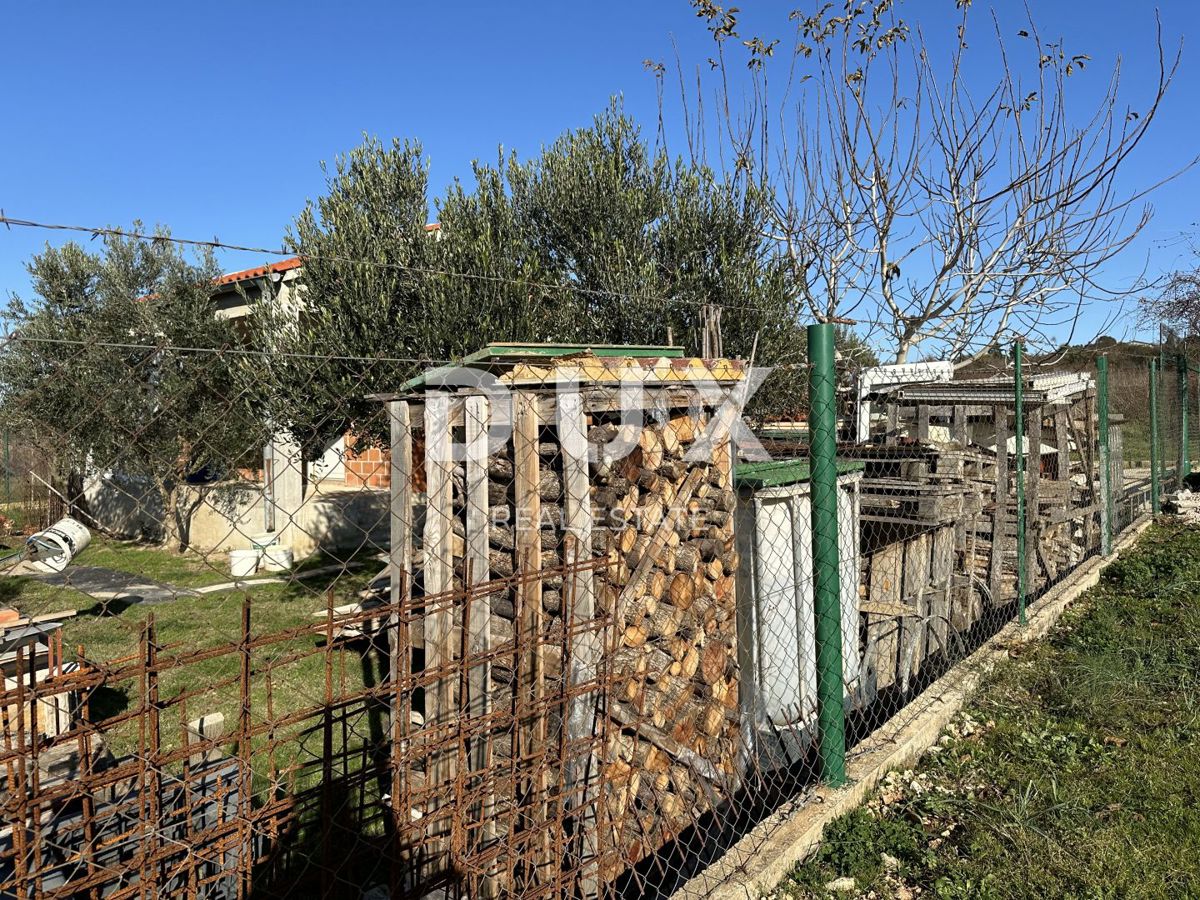 CRNO, ZARA - Terreno recintato con casetta da giardino!