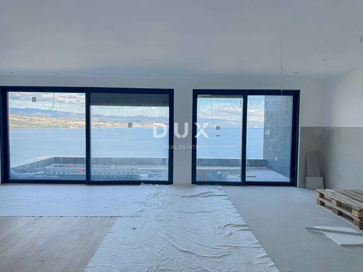 OPATIJA, CENTRO - attico di lusso con vista panoramica sul mare e garage, posizione top