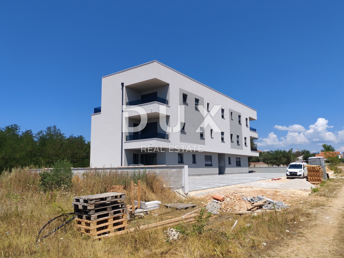 ZADAR, PRIVLAKA - Elegante appartamento con giardino a 110 metri dal mare! S2