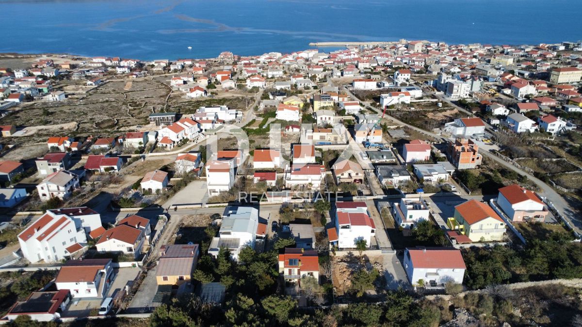 ZADAR, RAŽANAC - Casa con garage su un terreno spazioso