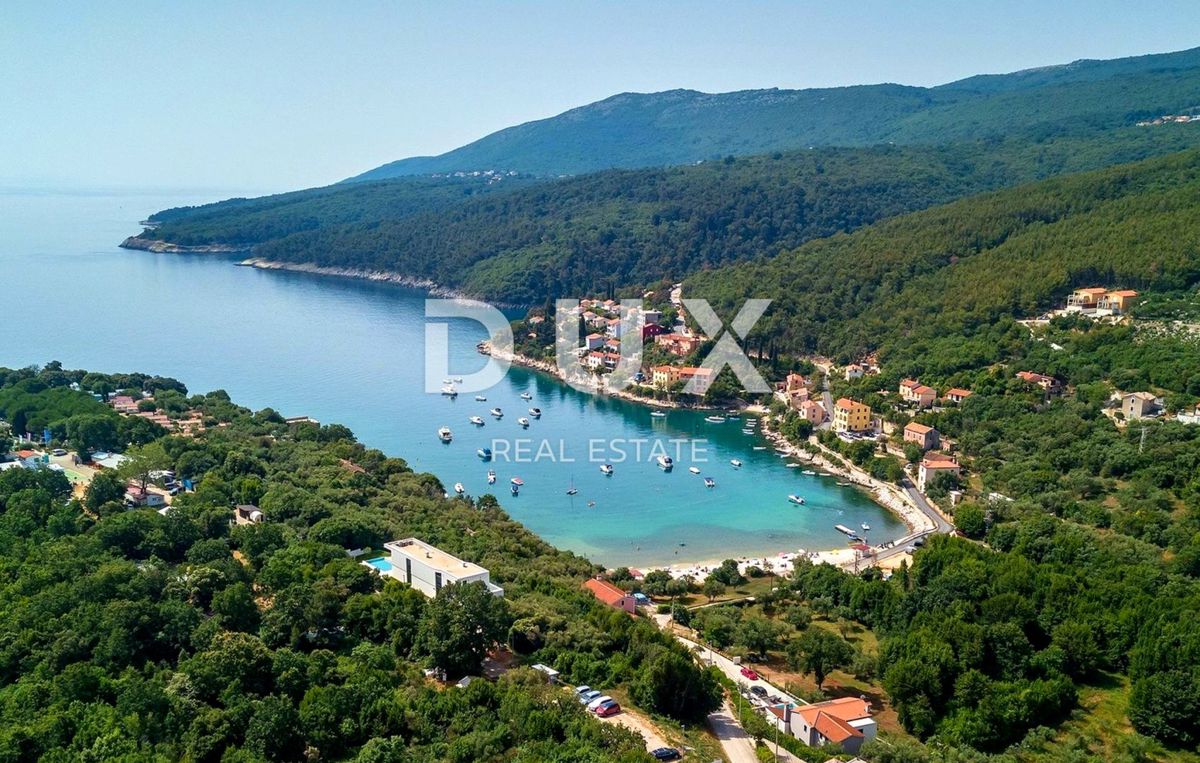 ISTRIA, RABAC - Palazzina a 70 metri dal mare