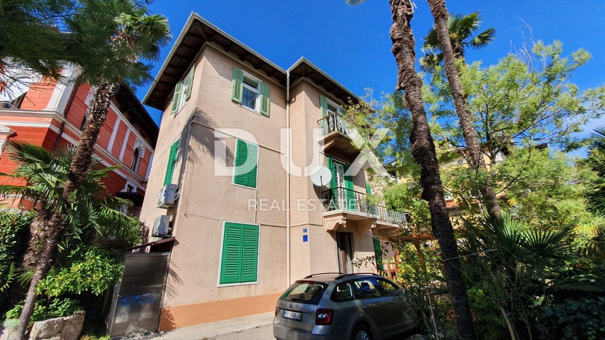 OPATIJA, CENTRO - appartamento su due piani in una villa storica a soli 50 metri dal mare nel centro di Opatija, parcheggio