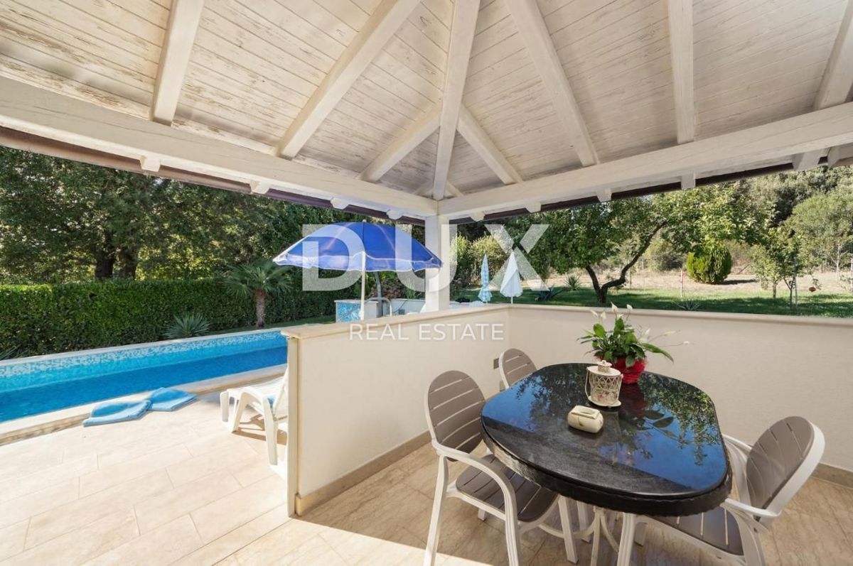 ISTRIA, PJEŠČANA UVALA - Bellissima villa con appartamenti a pochi passi dalla spiaggia!