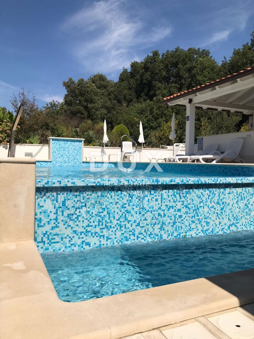 ISTRIA, PJEŠČANA UVALA - Bellissima villa con appartamenti a pochi passi dalla spiaggia!