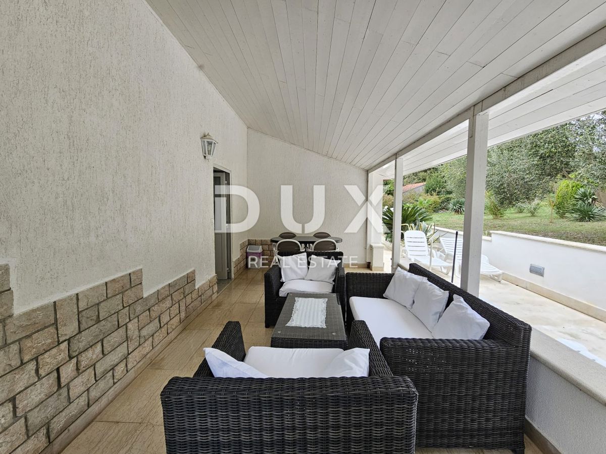 ISTRIA, PJEŠČANA UVALA - Bellissima villa con appartamenti a pochi passi dalla spiaggia!