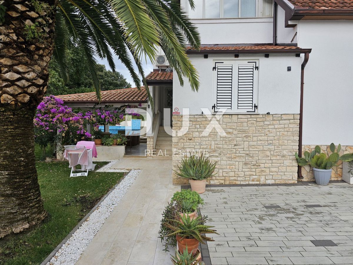 ISTRIA, PJEŠČANA UVALA - Bellissima villa con appartamenti a pochi passi dalla spiaggia!