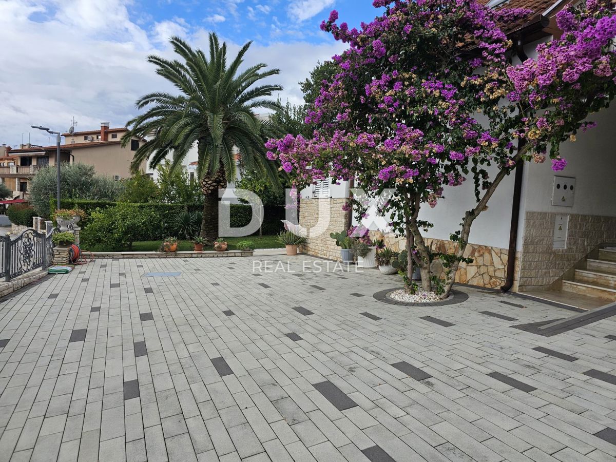ISTRIA, PJEŠČANA UVALA - Bellissima villa con appartamenti a pochi passi dalla spiaggia!