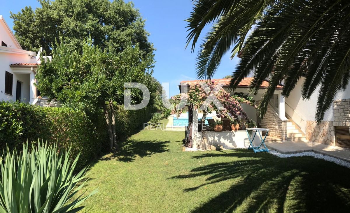 ISTRIA, PJEŠČANA UVALA - Bellissima villa con appartamenti a pochi passi dalla spiaggia!
