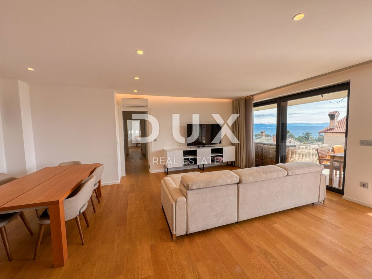 OPATIJA, CENTRO - moderno appartamento con piscina privata, ampia terrazza e vista mare nel centro di Opatija