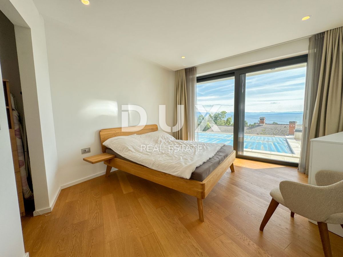 OPATIJA, CENTRO - moderno appartamento con piscina privata, ampia terrazza e vista mare nel centro di Opatija