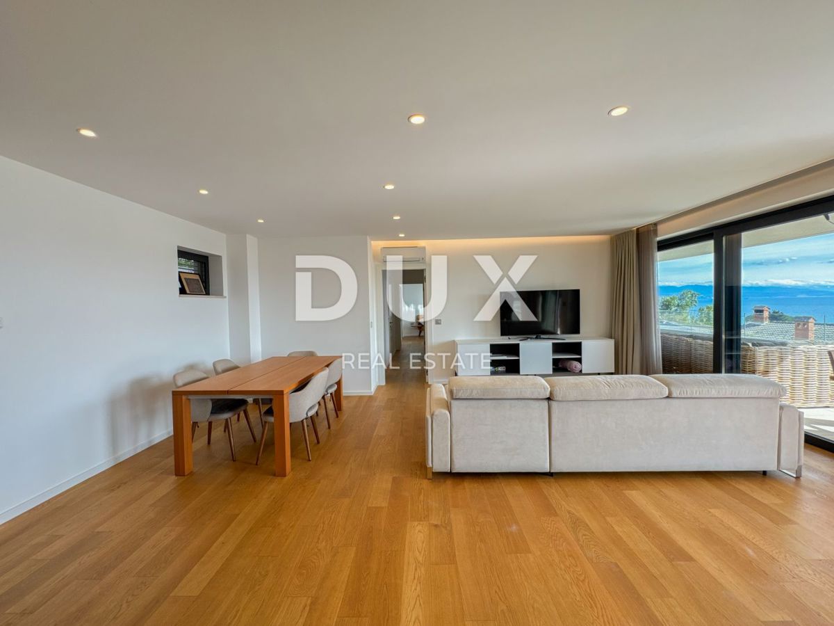 OPATIJA, CENTRO - moderno appartamento con piscina privata, ampia terrazza e vista mare nel centro di Opatija