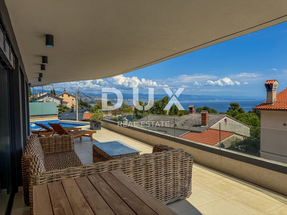 OPATIJA, CENTRO - moderno appartamento con piscina privata, ampia terrazza e vista mare nel centro di Opatija