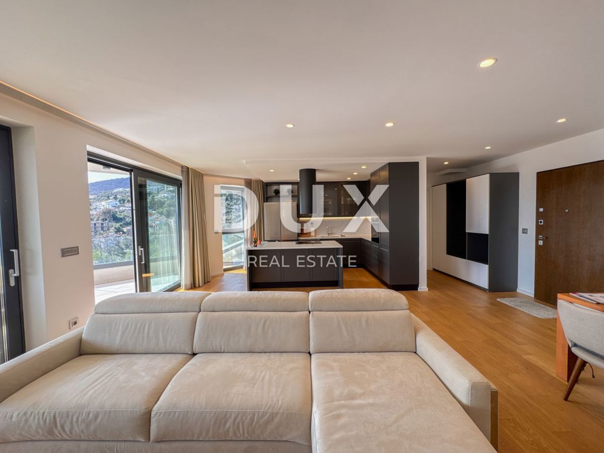OPATIJA, CENTRO - moderno appartamento con piscina privata, ampia terrazza e vista mare nel centro di Opatija