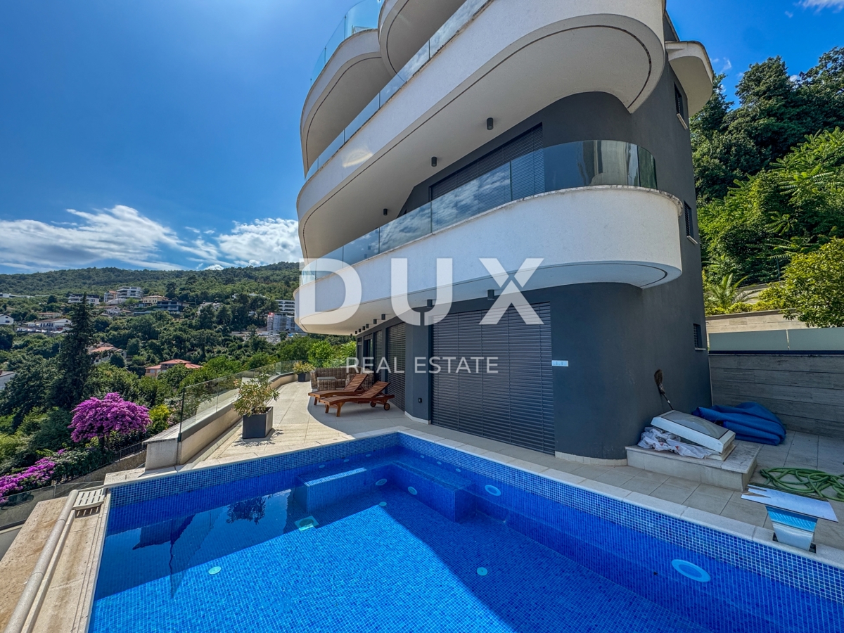OPATIJA, CENTRO - moderno appartamento con piscina privata, ampia terrazza e vista mare nel centro di Opatija