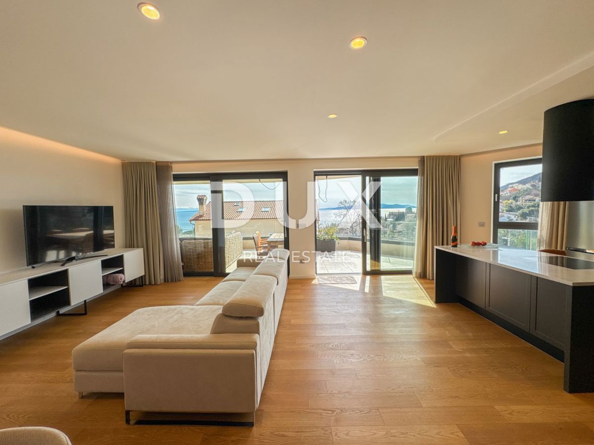OPATIJA, CENTRO - moderno appartamento con piscina privata, ampia terrazza e vista mare nel centro di Opatija