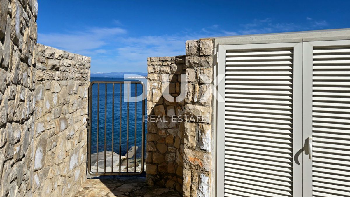 ISTRIA, UMAGO - Esclusiva! Villa sul mare