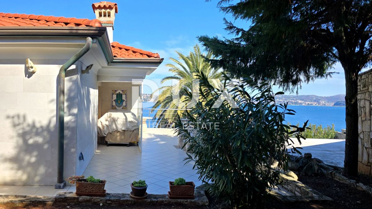 ISTRIA, UMAGO - Esclusiva! Villa sul mare