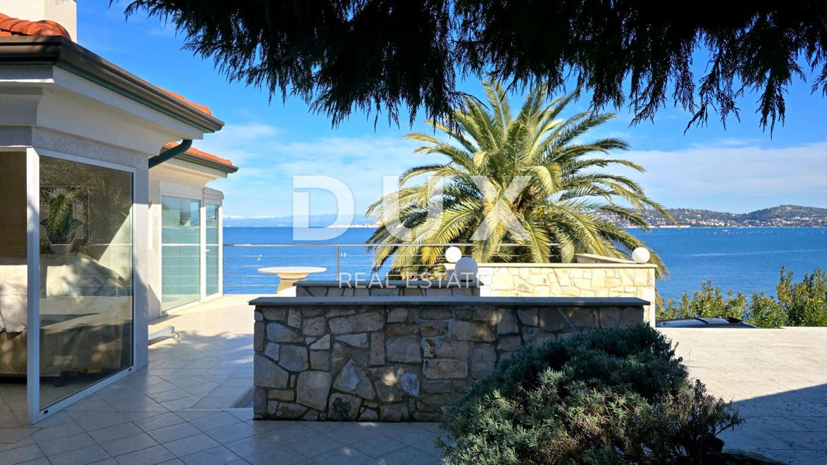 ISTRIA, UMAGO - Esclusiva! Villa sul mare