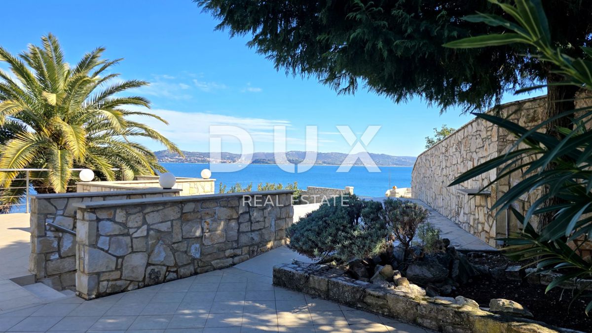 ISTRIA, UMAGO - Esclusiva! Villa sul mare