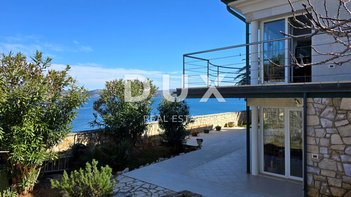 ISTRIA, UMAGO - Esclusiva! Villa sul mare