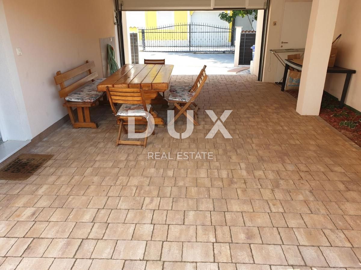 ISTRIA, MEDULIN - Casa a un piano con parcheggio e cortile a 120 m dalla spiaggia