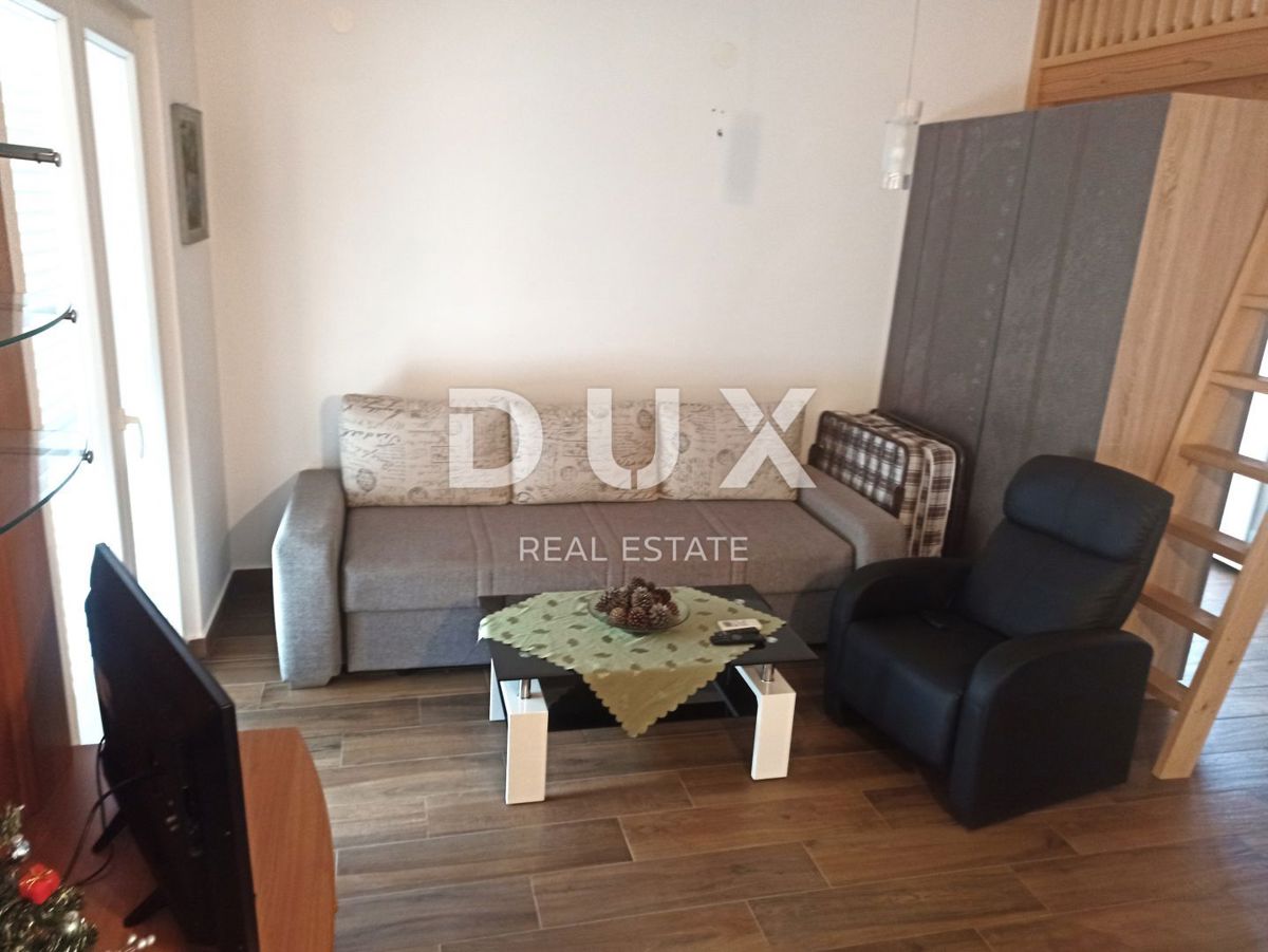 ISTRIA, MEDULIN - Casa a un piano con parcheggio e cortile a 120 m dalla spiaggia