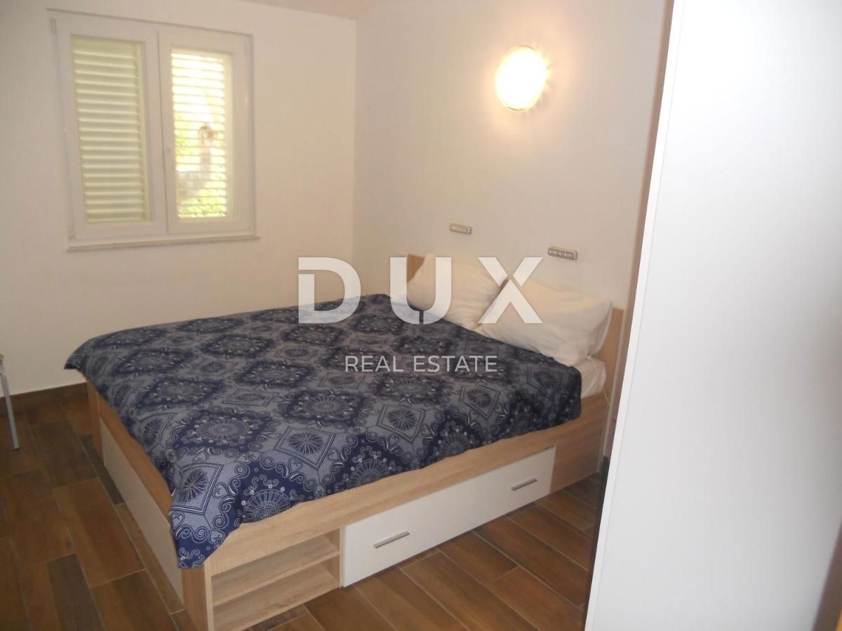 ISTRIA, MEDULIN - Casa a un piano con parcheggio e cortile a 120 m dalla spiaggia