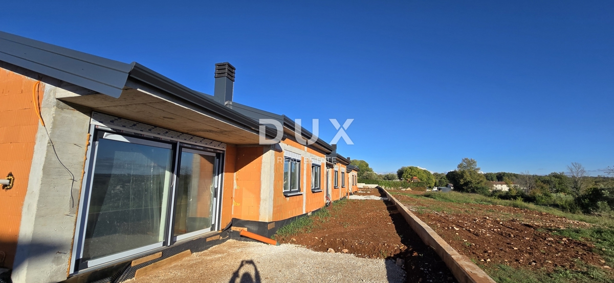 ISTRIA, KAŠTELIR - Tre case a un piano con piscina, nuova costruzione